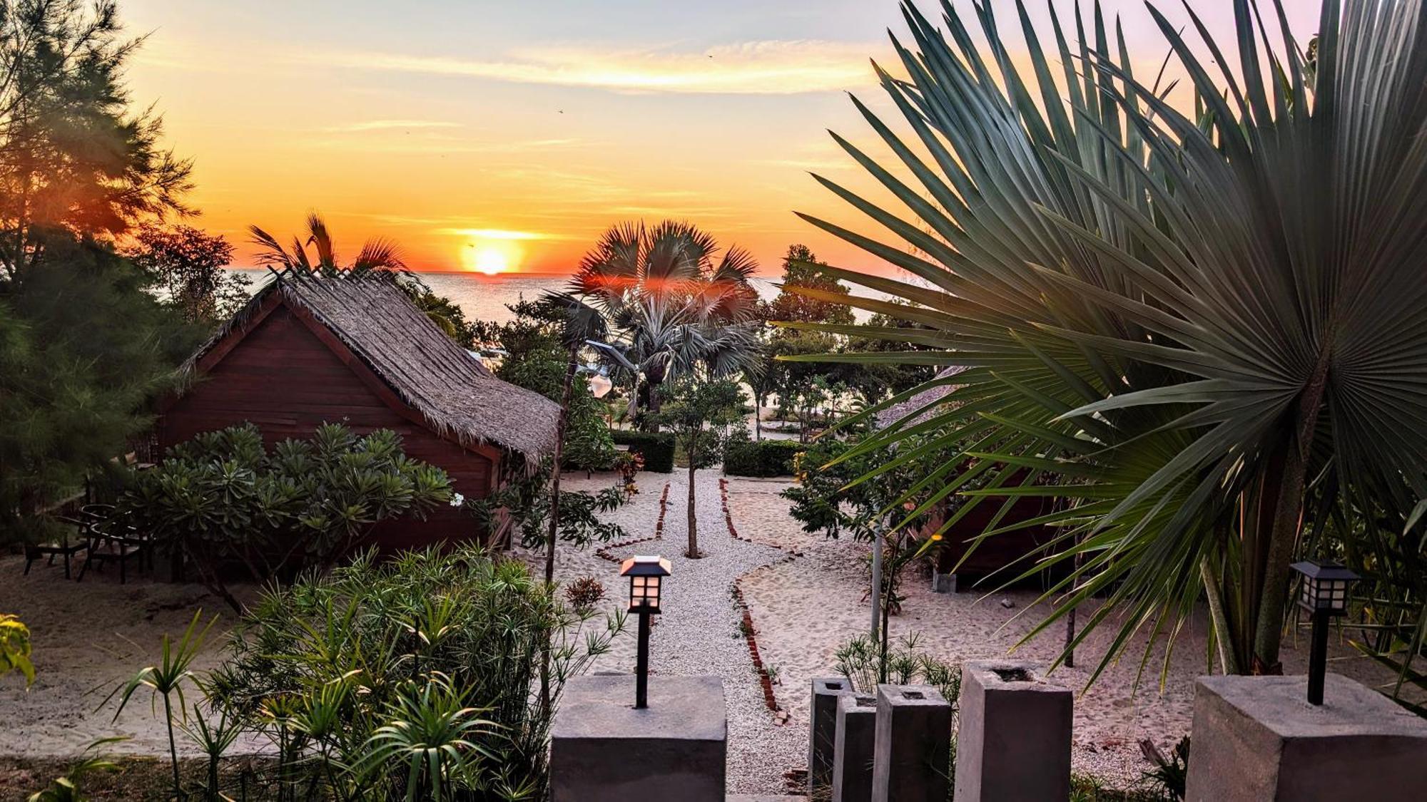 מאהאג'נגה Ampazony Oasis Lodge מראה חיצוני תמונה
