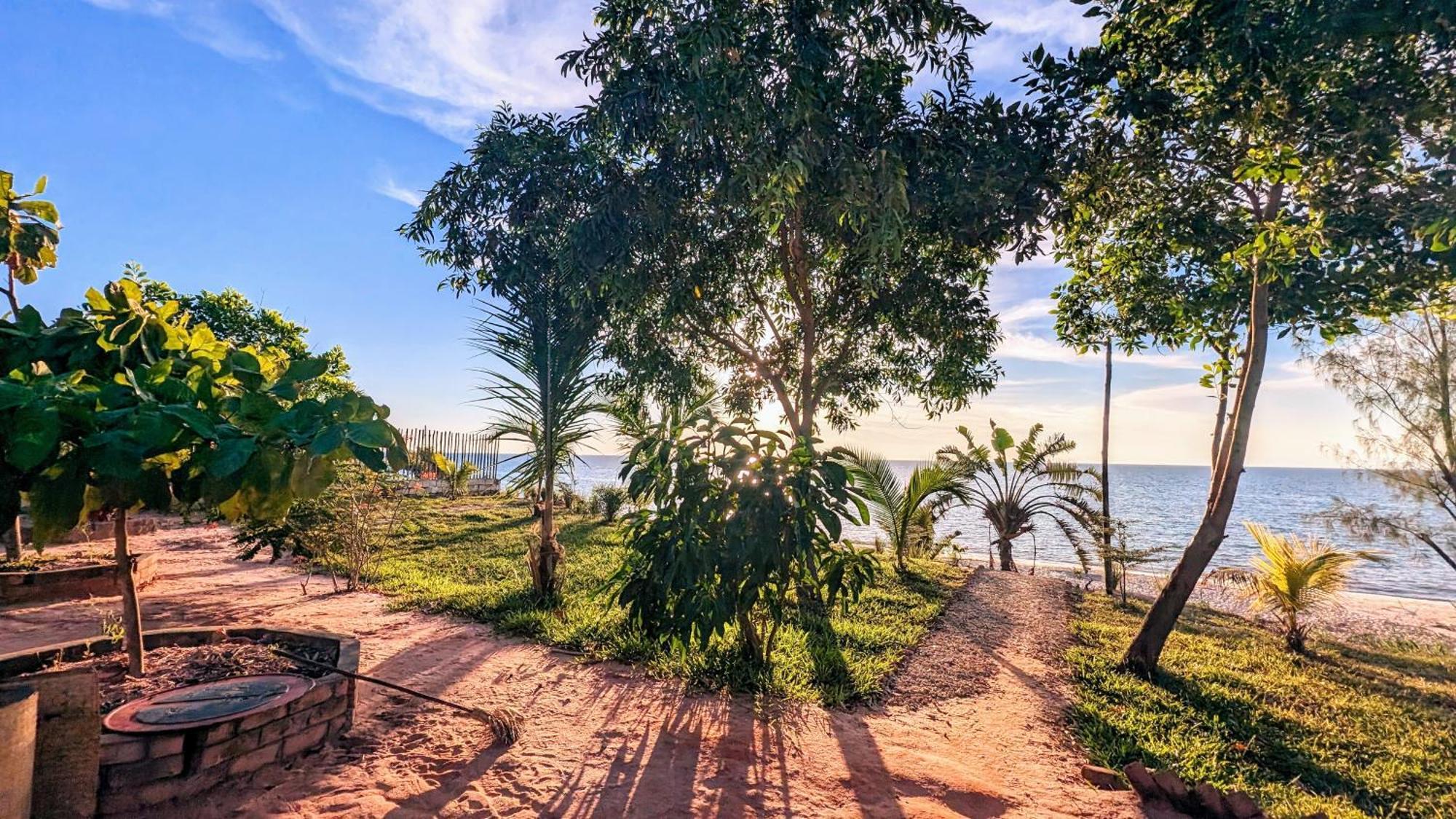 מאהאג'נגה Ampazony Oasis Lodge מראה חיצוני תמונה