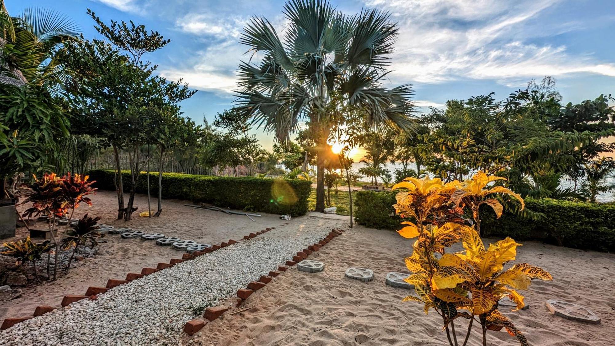 מאהאג'נגה Ampazony Oasis Lodge מראה חיצוני תמונה