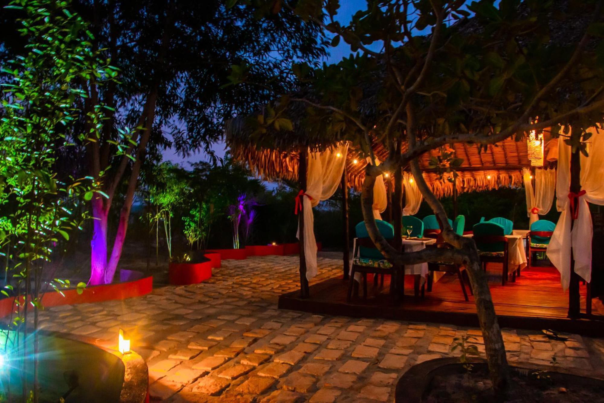 מאהאג'נגה Ampazony Oasis Lodge מראה חיצוני תמונה