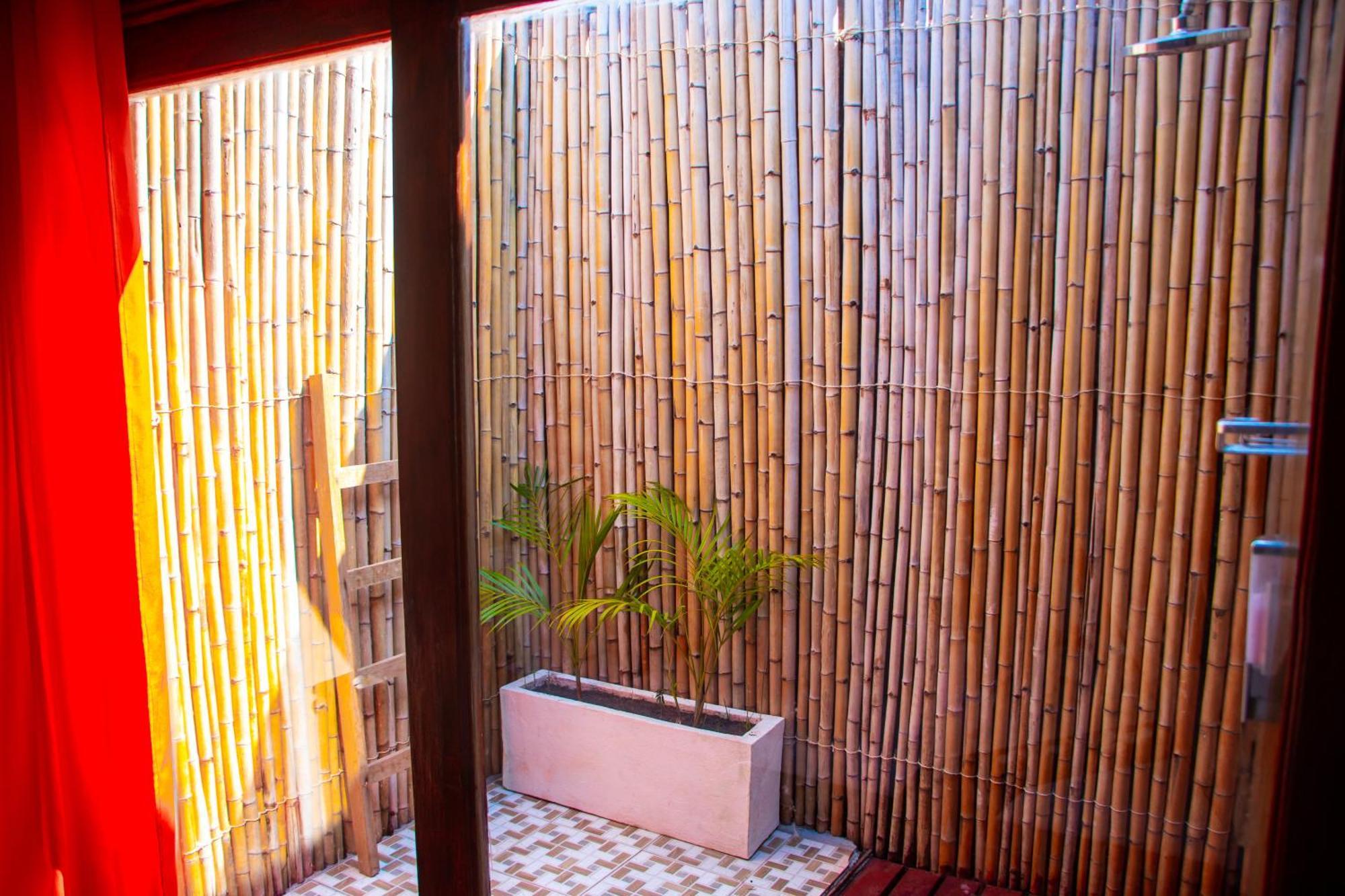 מאהאג'נגה Ampazony Oasis Lodge מראה חיצוני תמונה